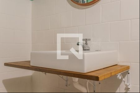 Banheiro de apartamento para alugar com 1 quarto, 63m² em Jardim Floresta, Porto Alegre