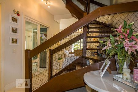 Hall de Entrada de casa de condomínio para alugar com 4 quartos, 294m² em Jardim Carvalho, Porto Alegre