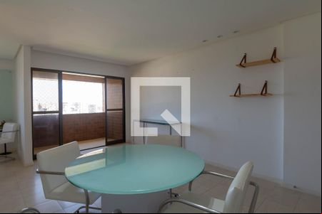 Sala de apartamento para alugar com 2 quartos, 96m² em Armação, Salvador