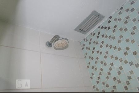 Detalhe do banheiro de apartamento para alugar com 2 quartos, 50m² em Anil, Rio de Janeiro