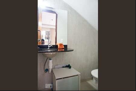 Lavabo de casa de condomínio para alugar com 1 quarto, 1m² em Vila Carmosina, São Paulo