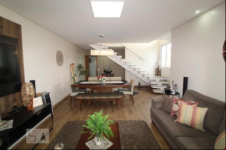Sala de casa à venda com 4 quartos, 240m² em Cerâmica, São Caetano do Sul