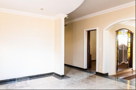 Sala 2 de casa para alugar com 5 quartos, 482m² em Planalto, Belo Horizonte