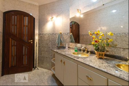 Lavabo de casa para alugar com 5 quartos, 351m² em Jardim Roberto, Osasco