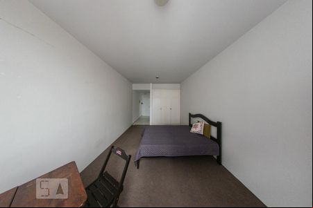 Quarto de kitnet/studio para alugar com 1 quarto, 40m² em Centro, Curitiba