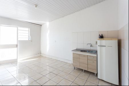 Sala e cozinha de apartamento para alugar com 1 quarto, 45m² em Coronel Aparicio Borges, Porto Alegre