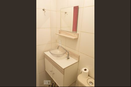 banheiro social de apartamento para alugar com 3 quartos, 50m² em Benfica, Rio de Janeiro