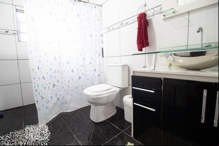 Banheiro da Suíte 1 de casa à venda com 3 quartos, 100m² em o das Pedras, Porto Alegre