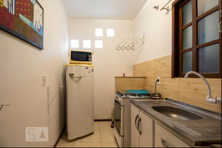 Sala e cozinha de apartamento para alugar com 1 quarto, 32m² em Lagoa da Conceição, Florianópolis