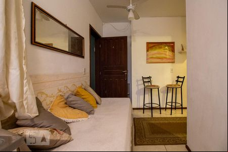 Sala e cozinha de apartamento para alugar com 1 quarto, 32m² em Lagoa da Conceição, Florianópolis