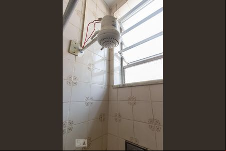 Banheiro de kitnet/studio para alugar com 1 quarto, 18m² em Centro, Rio de Janeiro