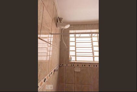 Banheiro Social de casa para alugar com 2 quartos, 88m² em Auxiliadora, Porto Alegre