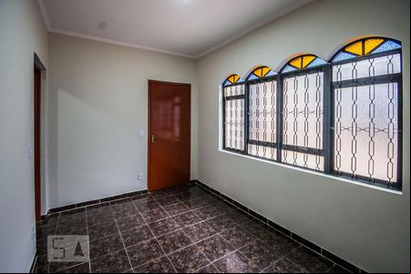 Sala de TV de casa à venda com 4 quartos, 190m² em Vila Nogueira, Campinas