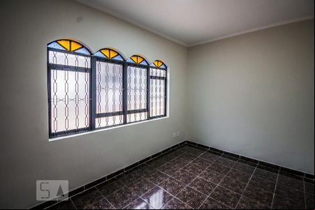Sala de TV de casa à venda com 4 quartos, 190m² em Vila Nogueira, Campinas