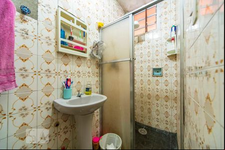 Banheiro  de casa à venda com 4 quartos, 120m² em Jardim Stella, Santo André