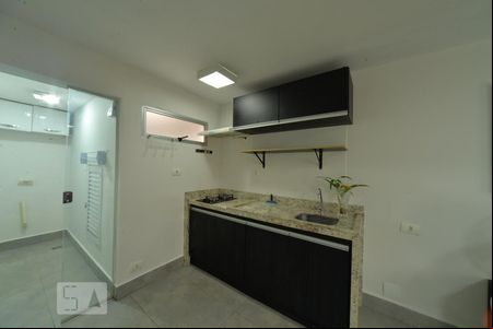 Cozinha de apartamento para alugar com 1 quarto, 41m² em Asa Sul, Brasília