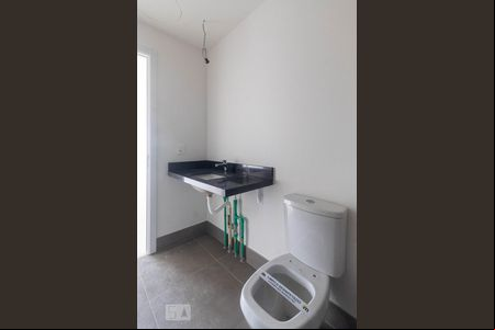 Banheiro de kitnet/studio para alugar com 1 quarto, 35m² em Glória, Porto Alegre