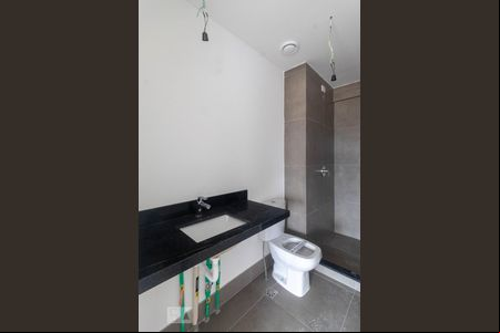 Banheiro de kitnet/studio para alugar com 1 quarto, 35m² em Glória, Porto Alegre