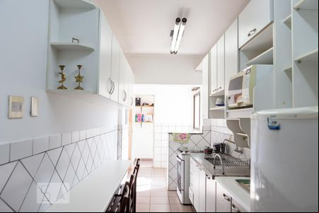 Cozinha de apartamento para alugar com 1 quarto, 52m² em Centro, São José do Rio Preto 