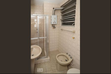 Banheiro de apartamento para alugar com 1 quarto, 50m² em Todos Os Santos, Rio de Janeiro