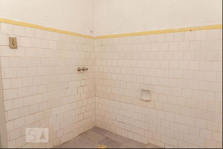 Banheiro de apartamento para alugar com 2 quartos, 55m² em Centro, Uberlândia