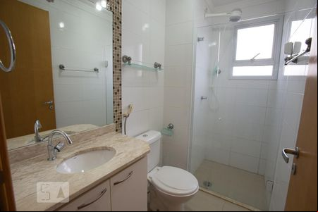 Banheiro da suíte de apartamento para alugar com 1 quarto, 37m² em Residencial Flórida, Ribeirão Preto