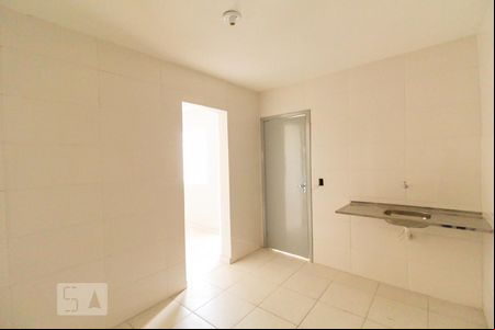 Cozinha de casa de condomínio para alugar com 1 quarto, 40m² em Vila Amélia, São Paulo
