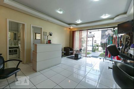 Sala de casa à venda com 3 quartos, 300m² em Cavalhada, Porto Alegre