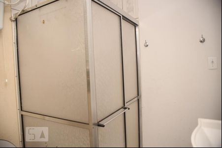 Banheiro de apartamento para alugar com 1 quarto, 35m² em Santa Tereza, Porto Alegre