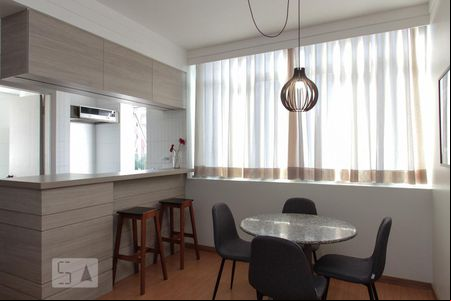 Sala de kitnet/studio à venda com 1 quarto, 40m² em Funcionários, Belo Horizonte