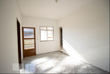Sala de casa para alugar com 2 quartos, 60m² em Taquara, Rio de Janeiro