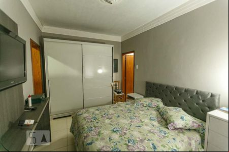 Quarto de apartamento à venda com 1 quarto, 44m² em Glória, Porto Alegre