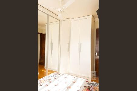 Quarto de apartamento à venda com 1 quarto, 49m² em Farroupilha, Porto Alegre