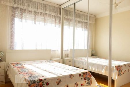 Quarto de apartamento à venda com 1 quarto, 49m² em Farroupilha, Porto Alegre