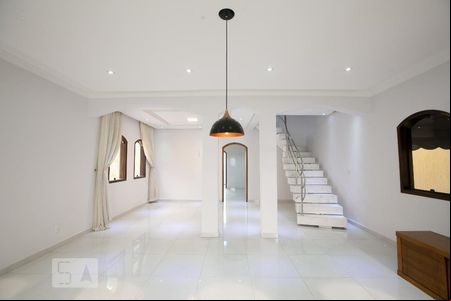 Sala de casa para alugar com 5 quartos, 332m² em Itaquera, São Paulo