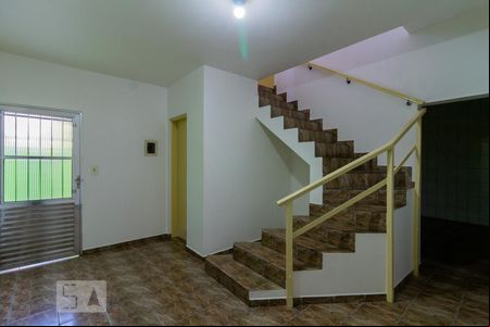 Sala de casa para alugar com 2 quartos, 200m² em Jardim Almeida Prado, Guarulhos