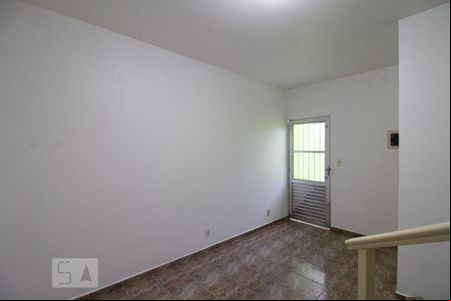 Sala de casa para alugar com 2 quartos, 200m² em Jardim Almeida Prado, Guarulhos