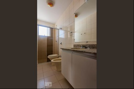 Banheiro Social de apartamento para alugar com 3 quartos, 98m² em Funcionários, Belo Horizonte
