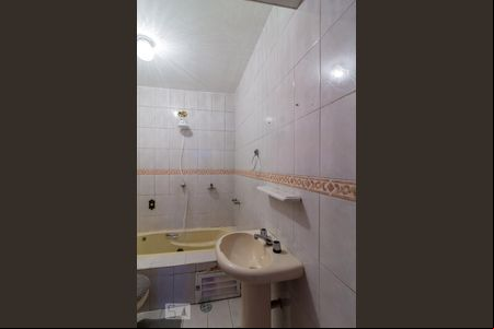Banheiro da Suíte de casa à venda com 2 quartos, 127m² em Jardim Santa Mena, Guarulhos