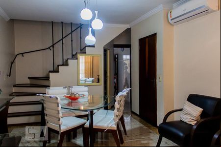 Sala de casa de condomínio à venda com 3 quartos, 160m² em Vila Eldízia, Santo André