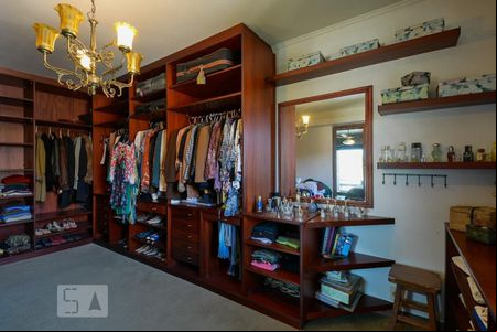 Casa à venda com 4 quartos, 350m² em Vila Assunção, Porto Alegre