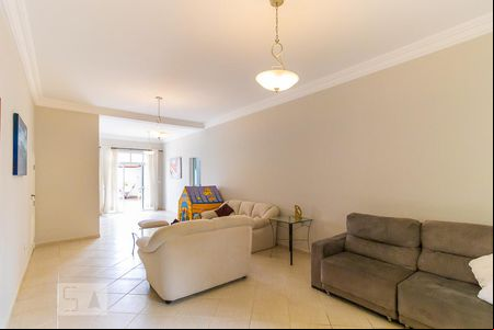 Sala de estar de casa de condomínio para alugar com 4 quartos, 300m² em Loteamento Caminhos de São Conrado (sousas), Campinas
