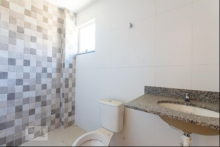 Banheiro de casa para alugar com 2 quartos, 70m² em Largo do Barradas, Niterói