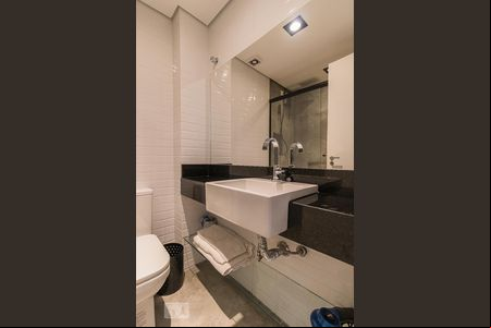 Banheiro de kitnet/studio à venda com 1 quarto, 34m² em Jardim Floresta, Porto Alegre