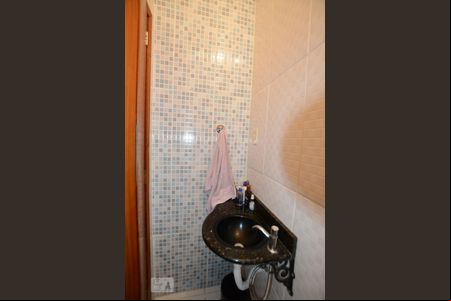 Lavabro de casa de condomínio para alugar com 3 quartos, 240m² em Ramos, Rio de Janeiro