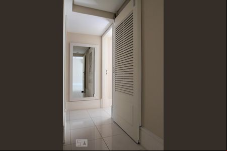 Corredor de apartamento para alugar com 2 quartos, 95m² em Leblon, Rio de Janeiro