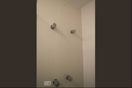 Banheiro  de kitnet/studio para alugar com 1 quarto, 26m² em Indianópolis, São Paulo