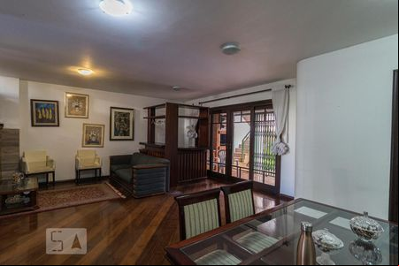 Sala 1 de casa à venda com 3 quartos, 252m² em Rio Branco, Porto Alegre