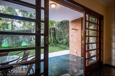 Varanda de casa de condomínio à venda com 3 quartos, 280m² em Jardim Morumbi, São Paulo