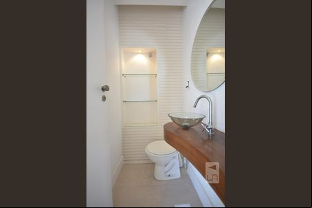 Lavabo de apartamento para alugar com 2 quartos, 100m² em Botafogo, Rio de Janeiro